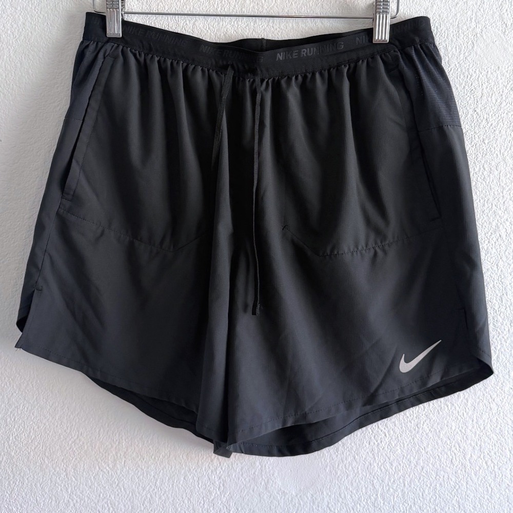 Nike Running Dri-FIT Shorts Mens Large Black 5 Inch Inseam Zipper Pocket CZ9068